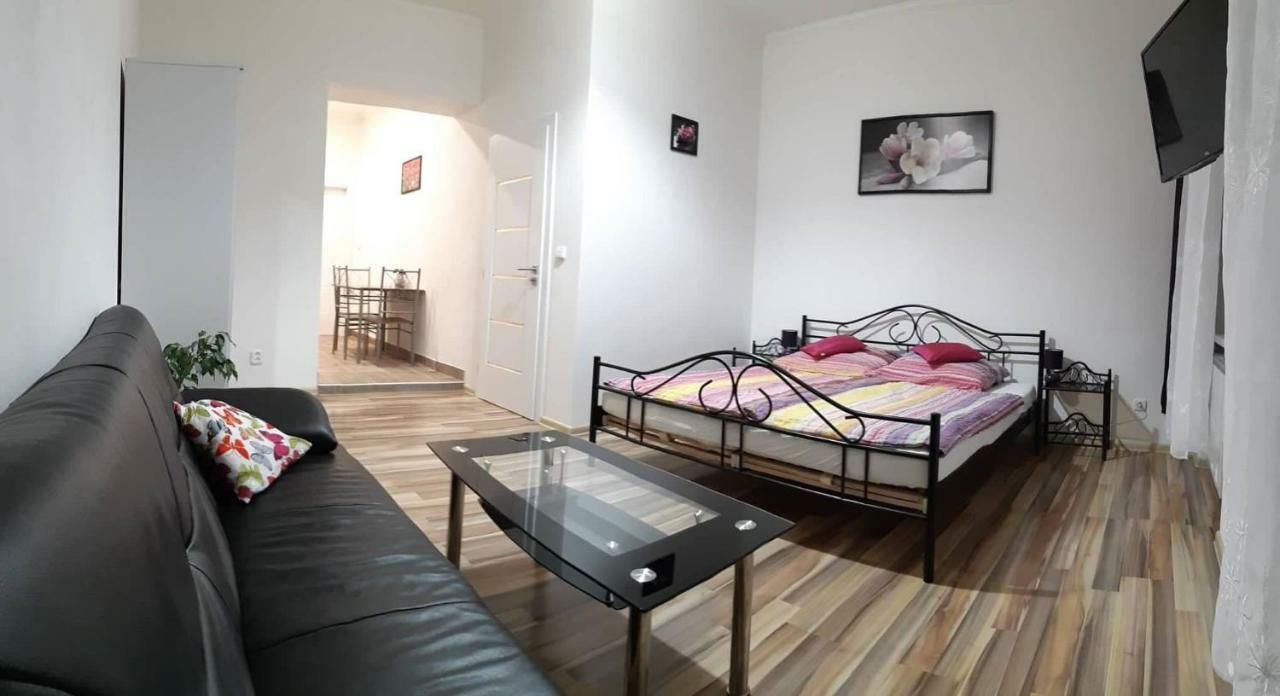 Apartment Krale Jiriho การ์โลวีวารี ภายนอก รูปภาพ