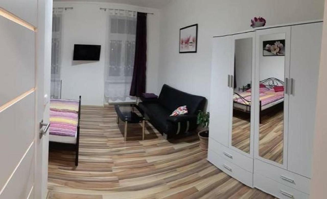 Apartment Krale Jiriho การ์โลวีวารี ภายนอก รูปภาพ